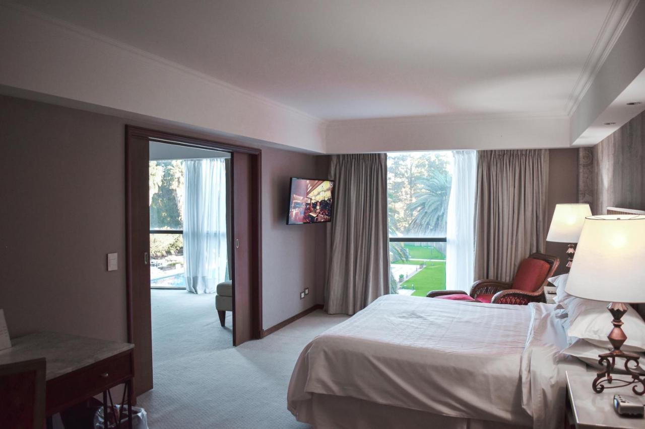 Sheraton Pilar Hotel & Convention Center Екстер'єр фото