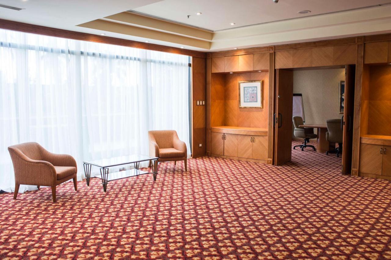 Sheraton Pilar Hotel & Convention Center Екстер'єр фото
