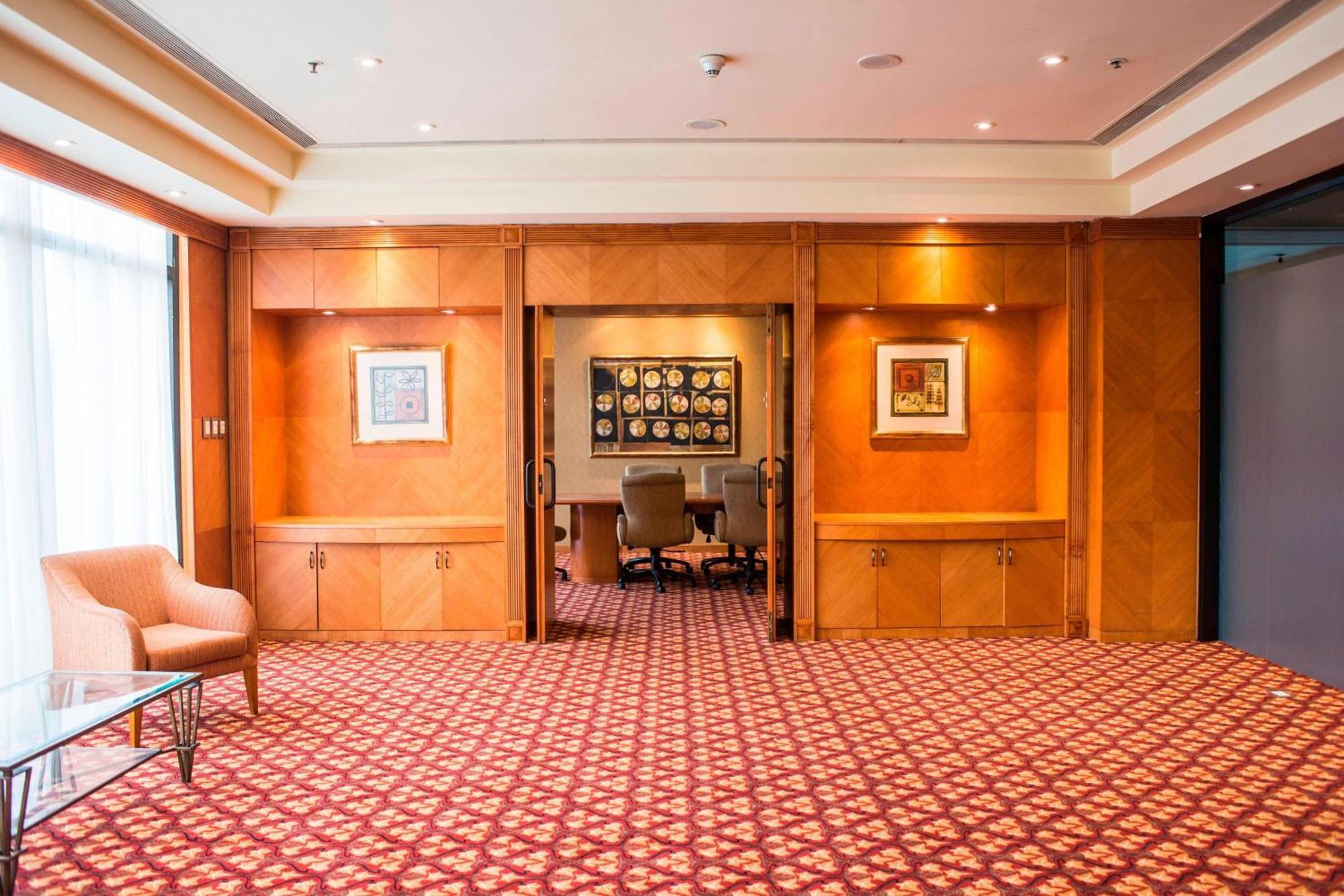 Sheraton Pilar Hotel & Convention Center Екстер'єр фото