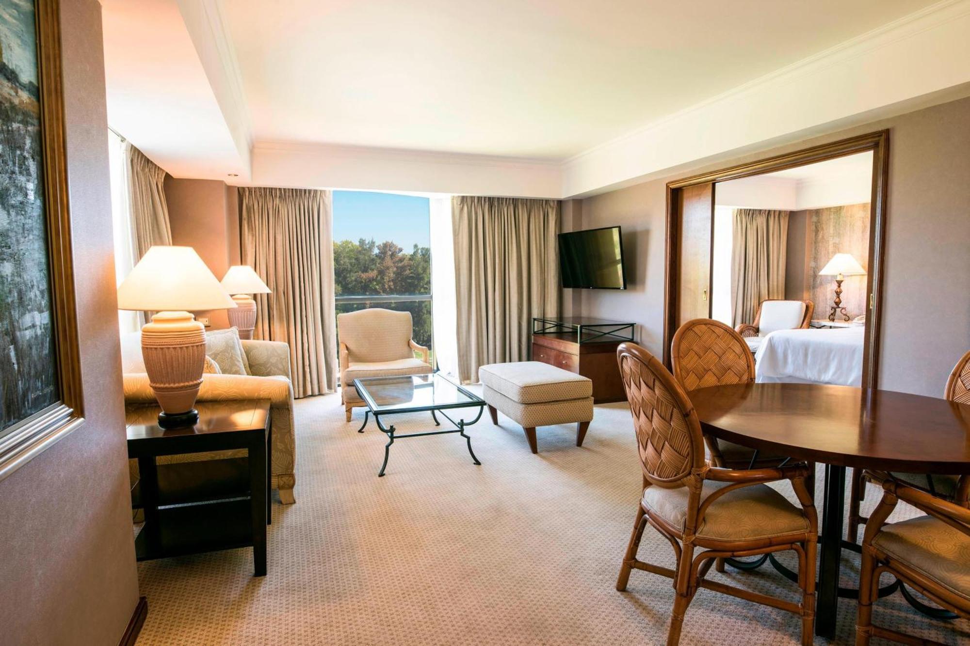 Sheraton Pilar Hotel & Convention Center Екстер'єр фото